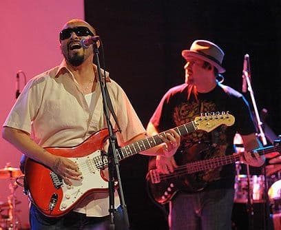 OzomatliLa banda californiana también se plegó a la movida contra la ley SB 1070 y sus integrantes dijeron que no tocarán en Arizona hasta tanto sea revocada.E instaron al resto de los músicos a seguirlos. El rechazo a la ley crece día a día.