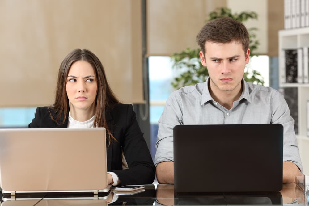 Relaciones frías y distantes en cuestiones de trabajo, negocios, matrimonios. Incapacidad para entenderse mutuamente, ideas diferentes y en conflicto, no existen puntos comunes más bien lo opuesto. Relaciones personales complicadas, no fluyen.