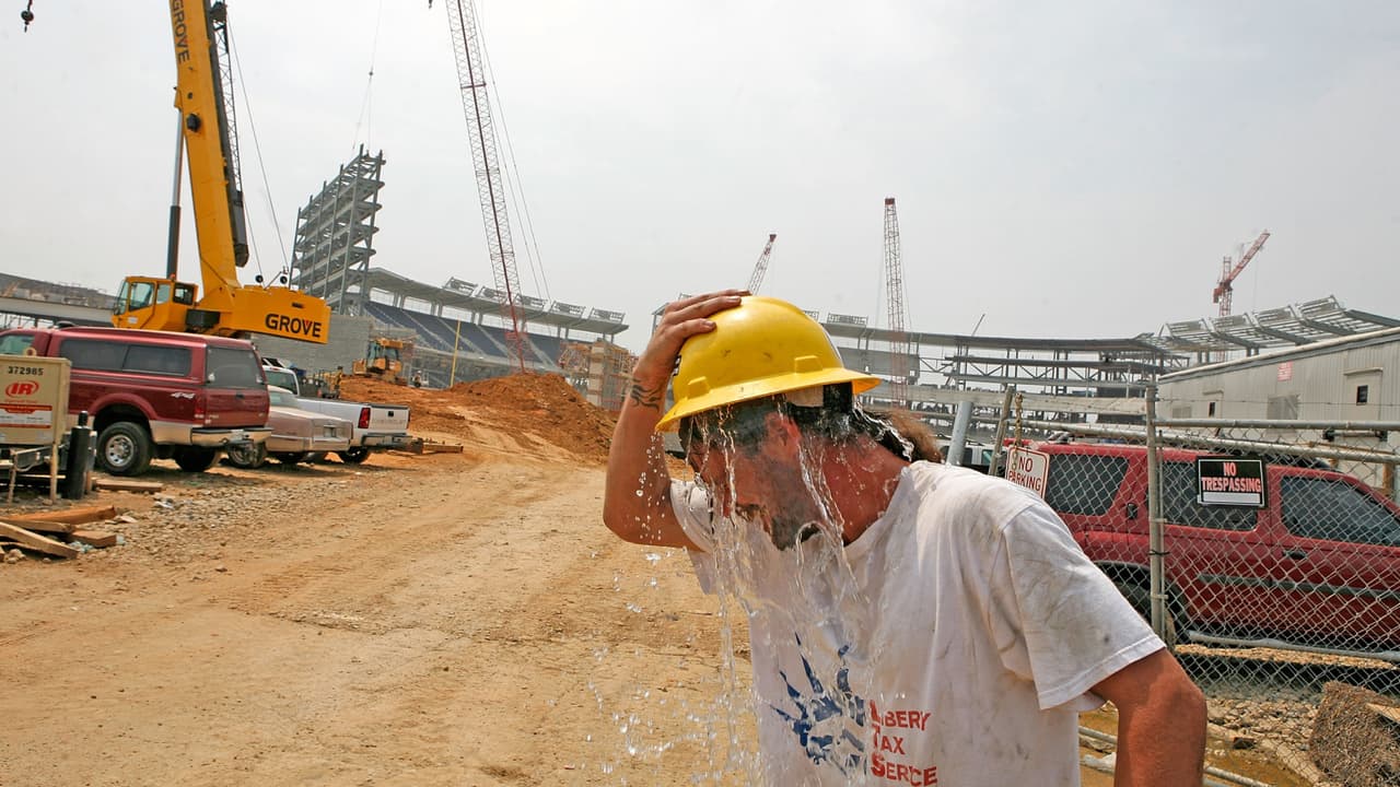 ¿Cuáles son los derechos de las personas que trabajan al aire libre durante el calor extremo? Te contamos