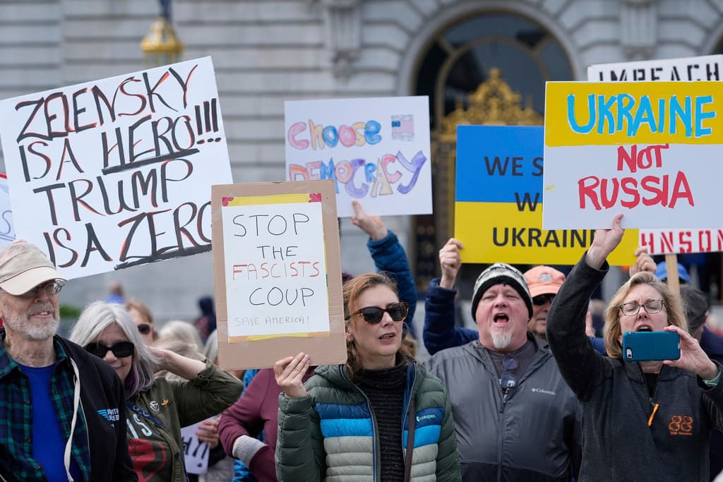 Gran parte de los manifestantes rechazó la estrategia de Trump en 
<b>el conflicto entre Rusia y Ucrania</b>, respaldando al presidente ucraniano.