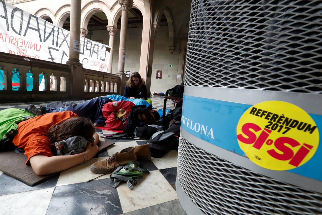 Algunos activistas y defensores del proyecto independentista tomaron los colegios donde planean hacer la consulta.
