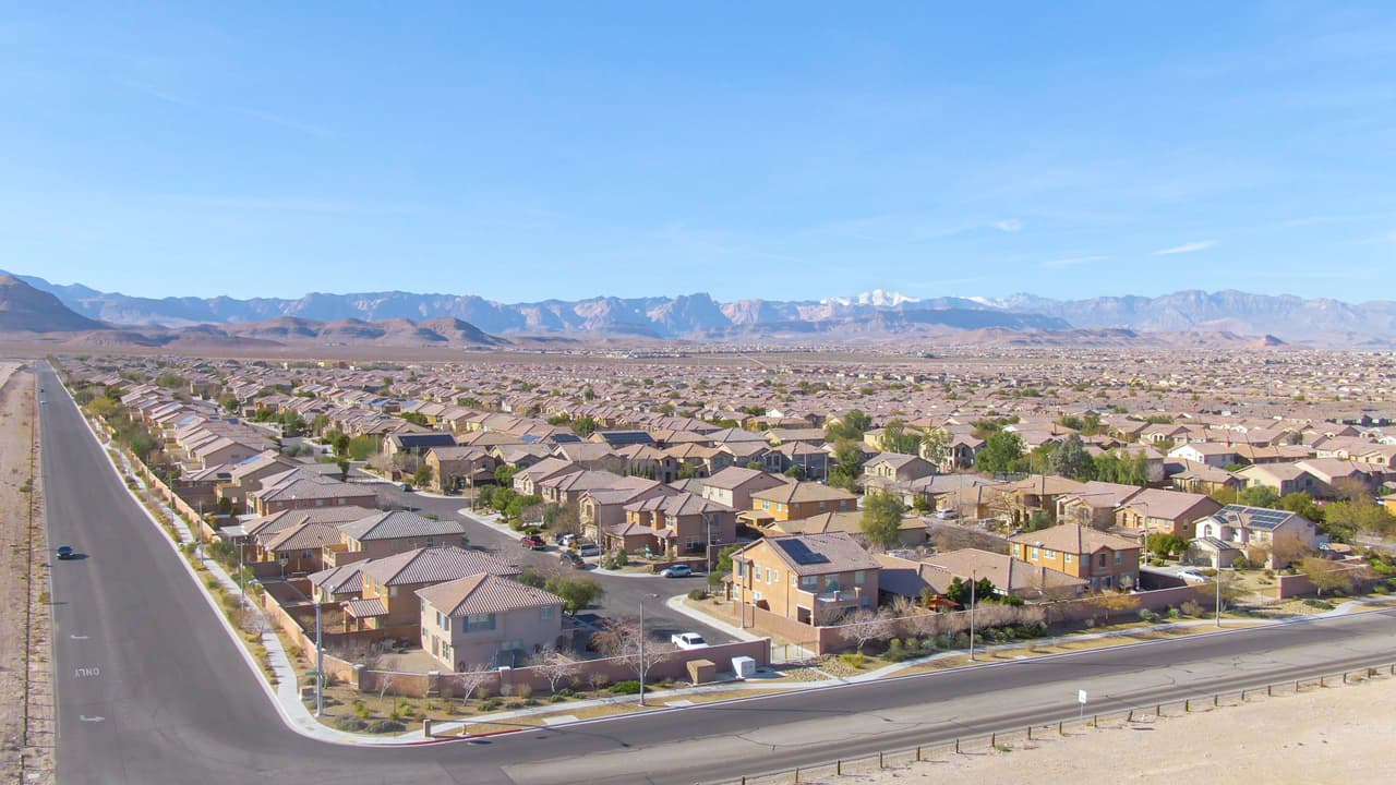 <b>Puesto 12: Las Vegas, Nevada. 5.34 puntos.</b> Alcanzó la máxima puntuación en la demanda de desinfectante para manos, pero registró el más bajo puntaje en la cantidad de vehículos eléctricos en el mercado entre las 20 ciudades más limpias (0.59 puntos).
