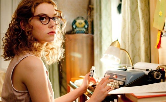 <b>Emma Stone</b>
<br>La participación de Emma Stone en esta película hizo que su carrera despuntara. En la historia fue Skeeter Phelan, la periodista que logró juntar las historias de las sirvientas para crear un libro y visibilizar la discriminación en Misispi, Estados Unidos.