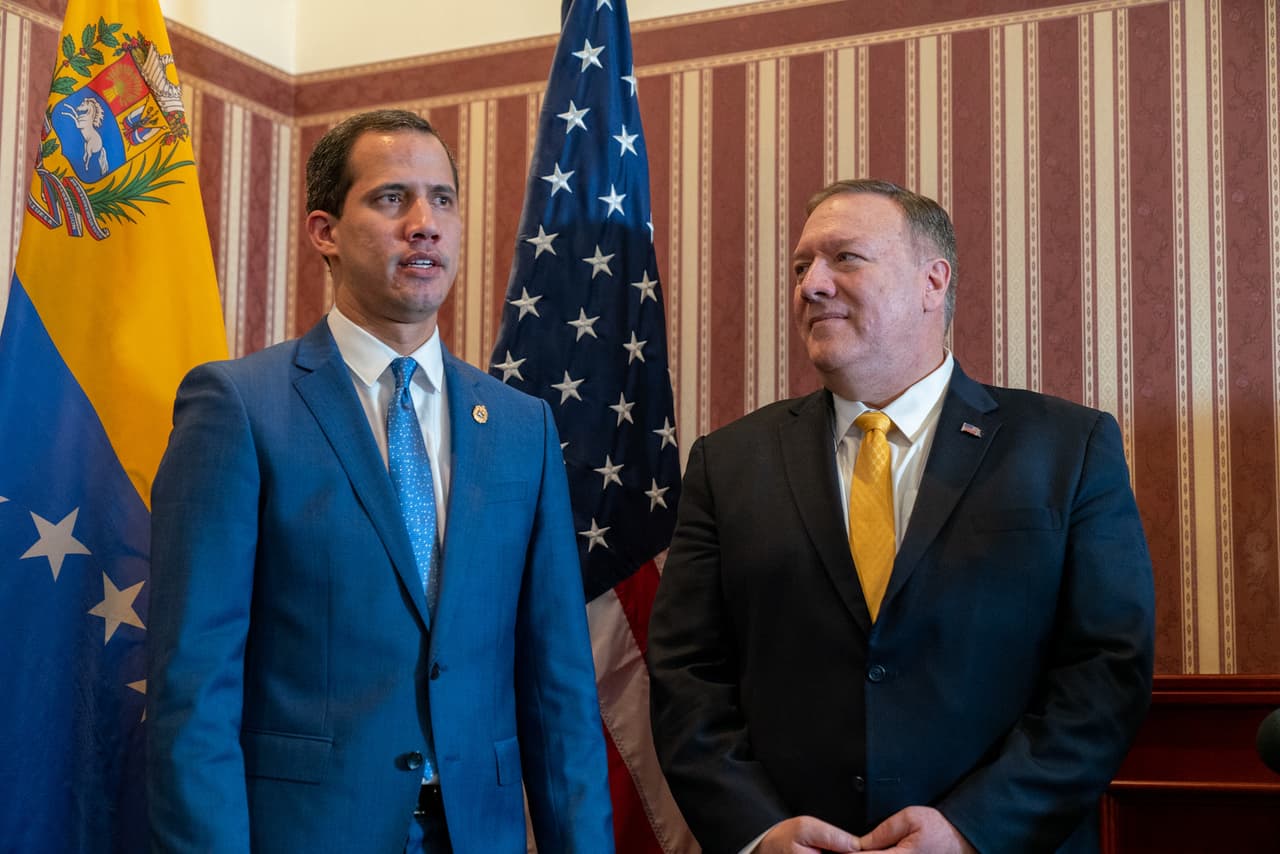 U.S. Secretary of State Mike Pompeo (right) meeting with Venezuelan interim President Juan Guaido (left) in Bogota, Jan 20, 2020