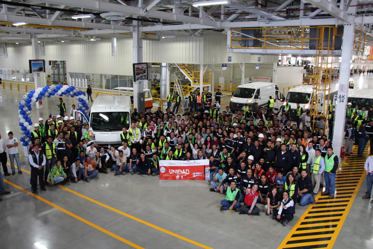 <b>Planta Camiones Saltillo FCA (Fiat Chrysler)</b>
<br>Ubicación: Saltillo, Coahuila. México.
<br>Establecida en 1995 por Chrysler Motors. 
<br>Extensión: 212,850 pies cuadrados.
<br>Productos exportados a Estados Unidos: 
<b>Ram 1500</b>, 
<b>Ram 2500/3500</b>, 
<b>Ram Mega Cab</b>, 
<b>Ram 3500 Chassis Cab</b>, 
<b>Ram 4500/5500</b> y la van 
<b>Ram Promaster</b>.
<br>Capacidad anual: 230,000 unidades