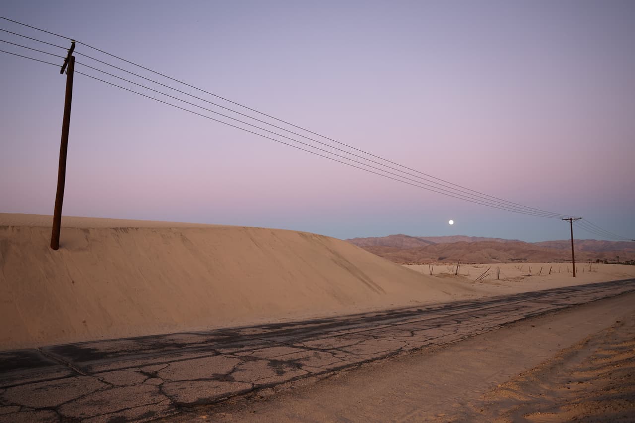 La 'Luna fría' decembrina tiene una trayectoria más alta que la mayoría, lo que significa que permanece sobre el horizonte durante más tiempo que otras lunas llenas. Otra imagen del satélite al fondo del desierto Palm, en California.