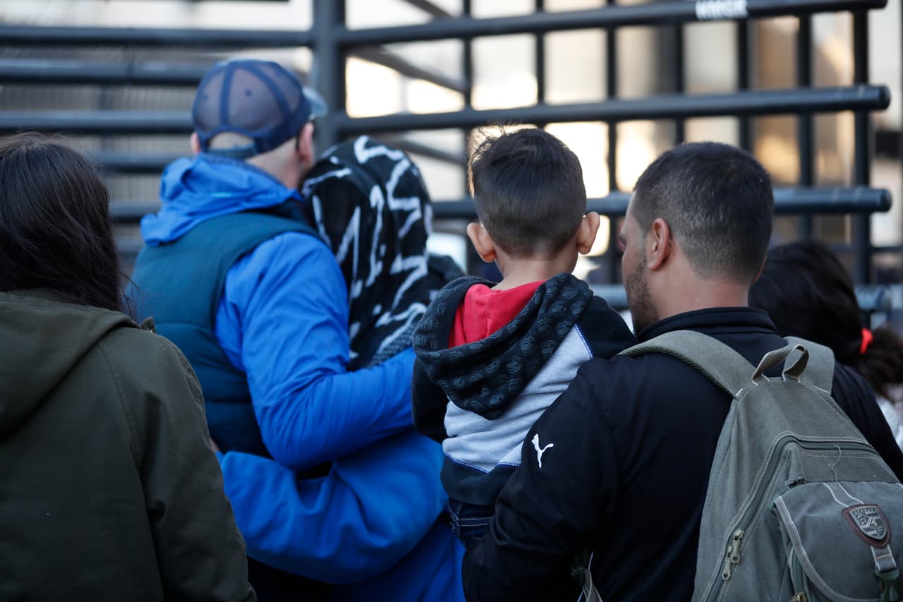 Qué impacto puede tener el fallo de un juez que dio a una familia acceso a un abogado en su caso de asilo