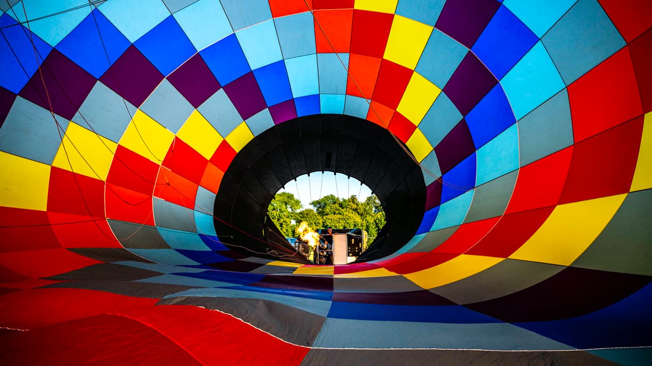 2023 H-E-B | Central Market Plano Balloon Festival se celebra del 21 de septiembre al 24, y parte de las actividades son: 
<br>
<b>Jueves 21 de septiembre</b>: A las 5 de la tarde será la inauguración del evento y a las 5:30 pm habrá un concierto con la Orquesta Sinfónica de Plano. A las 9:30 de la noche concluyen las actividades.
<br>
<b>Viernes 22 de septiembre</b>: Abre las puertas a las 4 de la tarde, a las 5:50 pm habrá una exhibición con paracaidistas y a las 9 de la noche un espectáculo con fuegos artificiales. A las 10 pm concluyen las actividades.