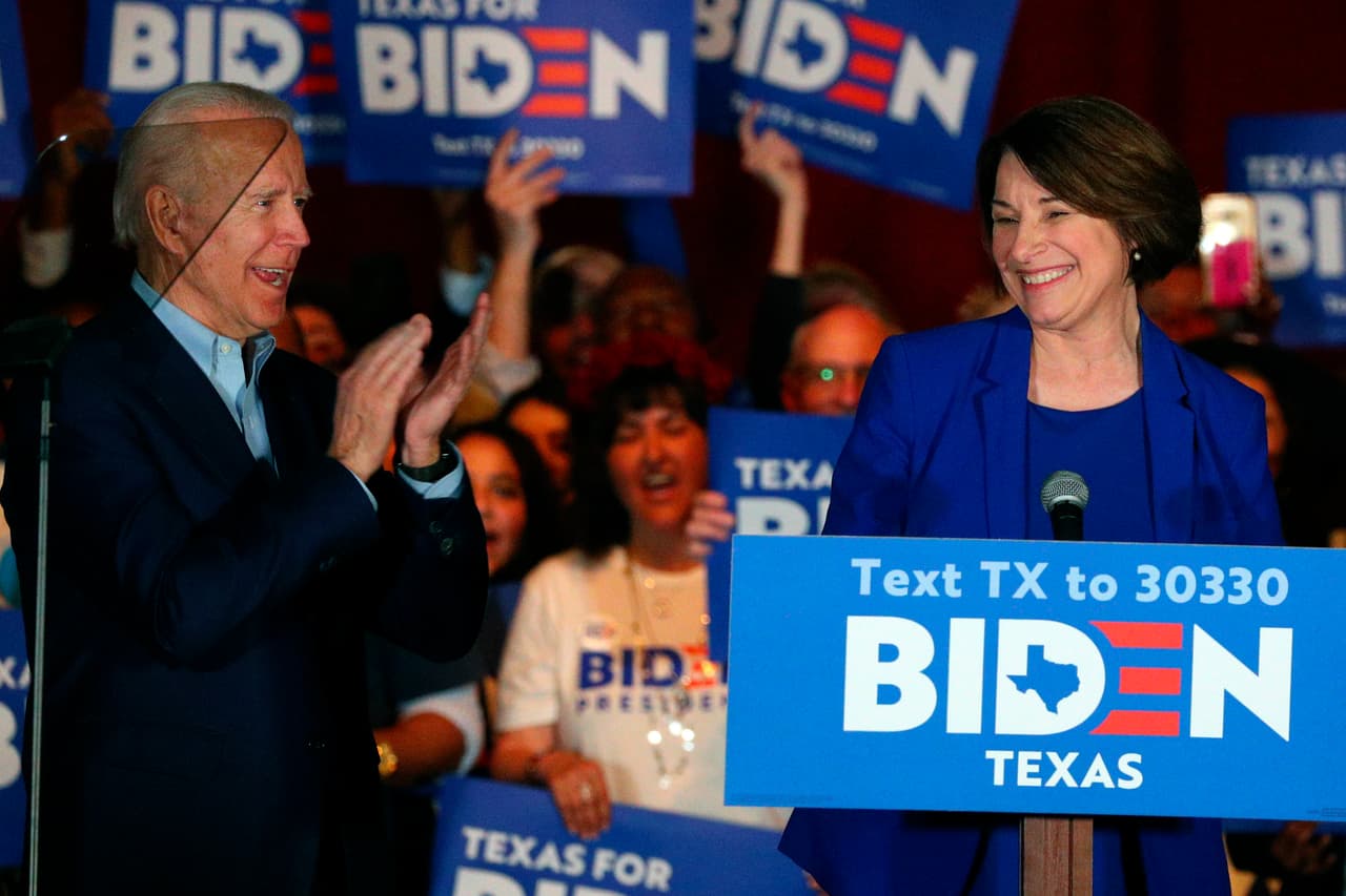 <b>Amy Klobuchar:</b> “Necesitamos unir a nuestro partido y a nuestro país, y para esto necesitamos no solo nuestras palabras sino nuestras acciones. Depende de todos nosotros traer el país de vuelta, curarlo y construir algo incluso más grande” 
<a href="https://www.univision.com/noticias/elecciones-en-eeuu-2020/klobuchar-y-buttigieg-dejan-las-primarias-democratas-y-le-regalan-un-superlunes-a-biden">dijo la senadora por Minnesota en un evento de campaña del ex vicepresidente el 2 de marzo</a>. “Creo que podemos hacerlo juntos y por eso hoy culmino mi campaña para apoyar a Joe Biden para presidente”, concluyó.