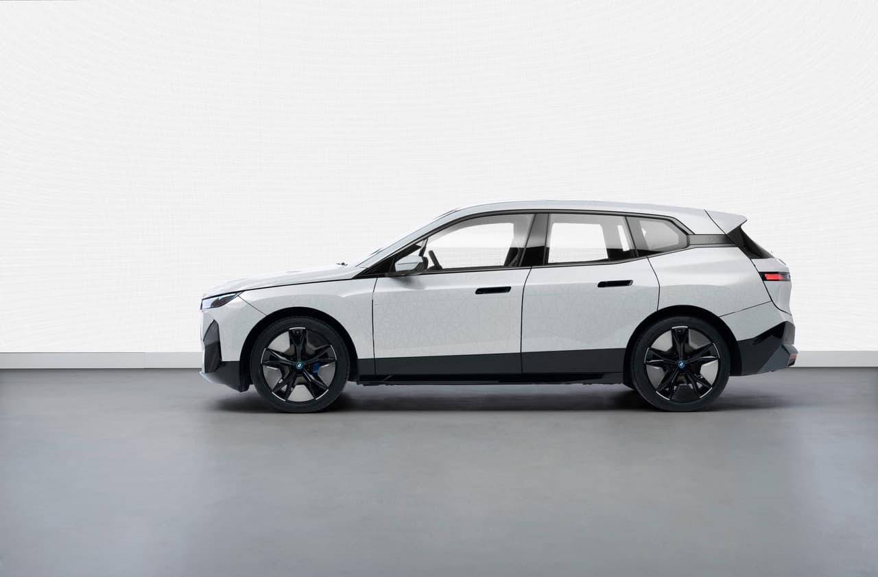 BMW iX Flow Concept