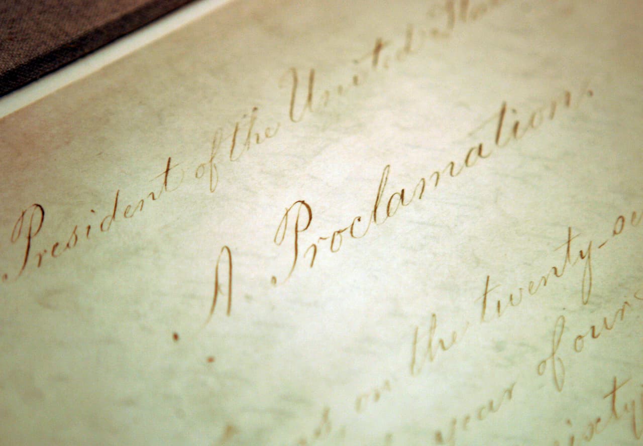 Aunque el presidente Abraham Lincoln había firmado la Proclamación de Emancipación dos años y medio antes (en la foto) y la victoria de la Unión sobre la Confederación en la Guerra Civil estaba consumada, en Texas, último estado en rendirse, los esclavos aún no sabían que eran libres.