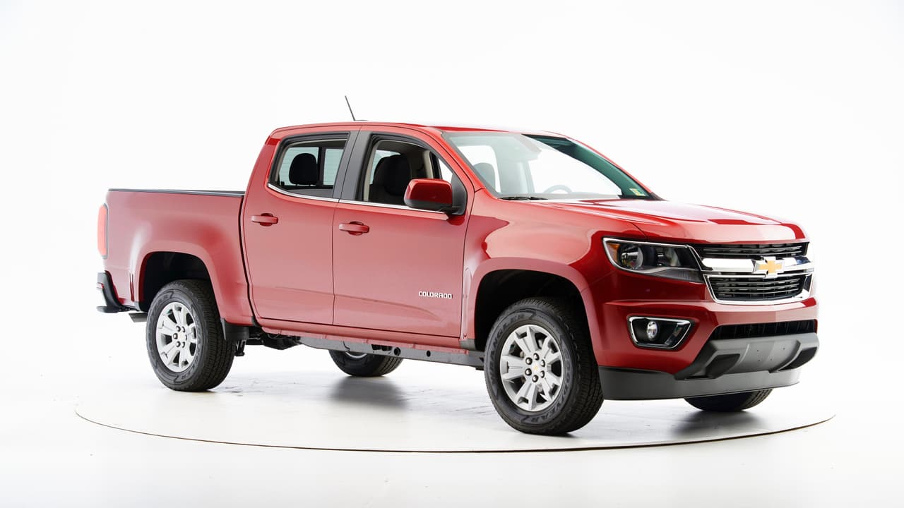 <b>Chevrolet Colorado/GMC Canyon</b>
<br>Resistencia estructural: 
<b>Pobre</b>
<br>Soporte al pasajero: 
<b>Buena</b>
<br>Protección de cuello y cabeza: 
<b>Buena</b>
<br>Protección de pecho:
<b>Buena</b>
<br>Protección de cadera y muslo: 
<b>Buena</b>
<br>Protección de parte baja de la pierna y pie: 
<b>Marginal</b>
<br>
<br>Calificación general: 
<br>
<h3 class="cms-H3-H3">Marginal</h3>