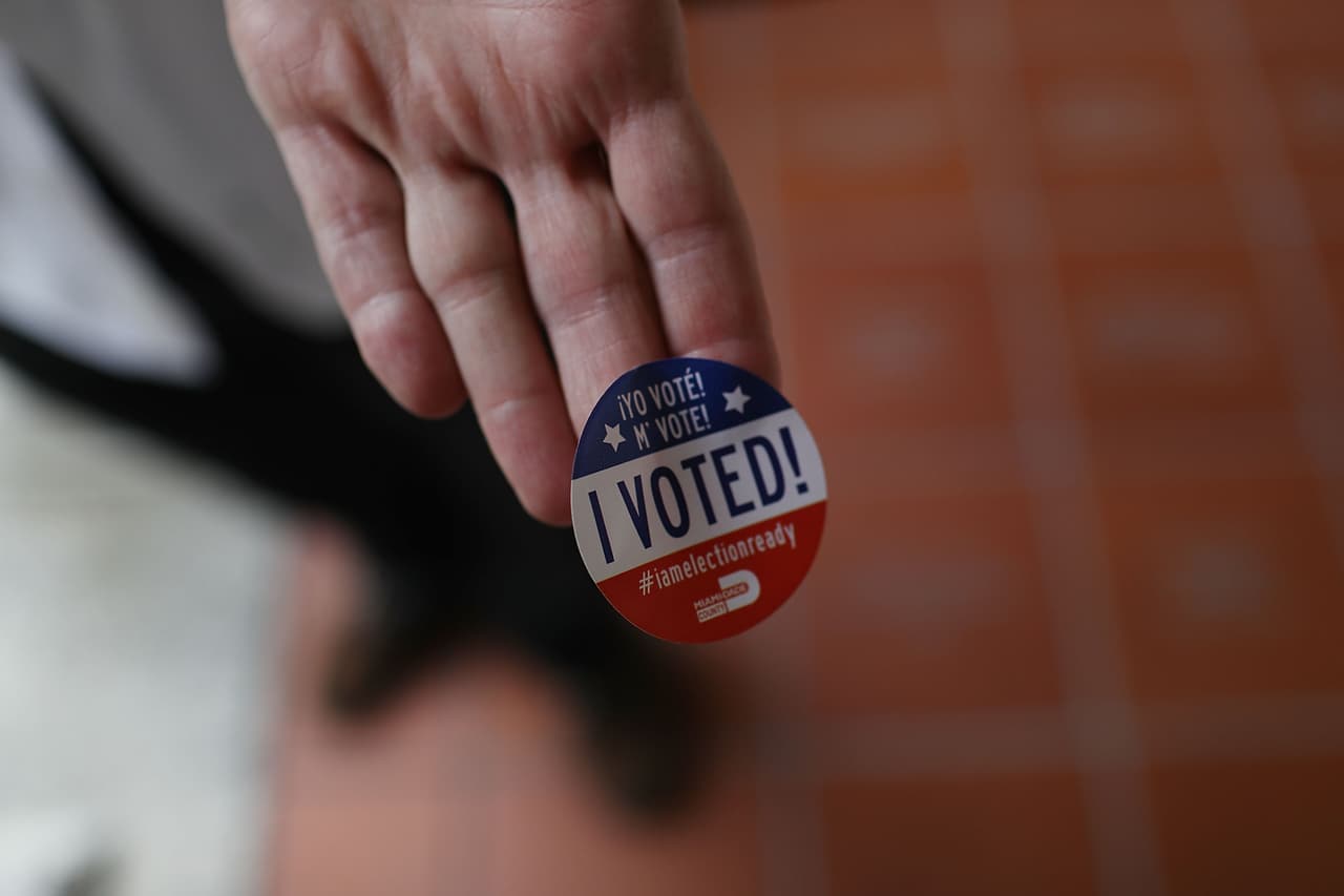 Demócratas aventajan a republicanos en votos por correo en Florida