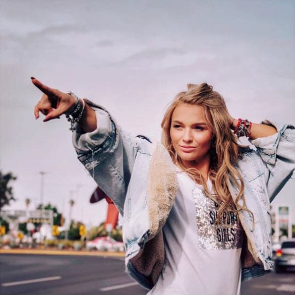 <b><a href="http://www.univision.com/temas/irina-baeva">Irina Baeva</a></b>, la protagonista de 'Vino el amor' también tiene una hermana a la que no podría negar porque es igualita a ella.