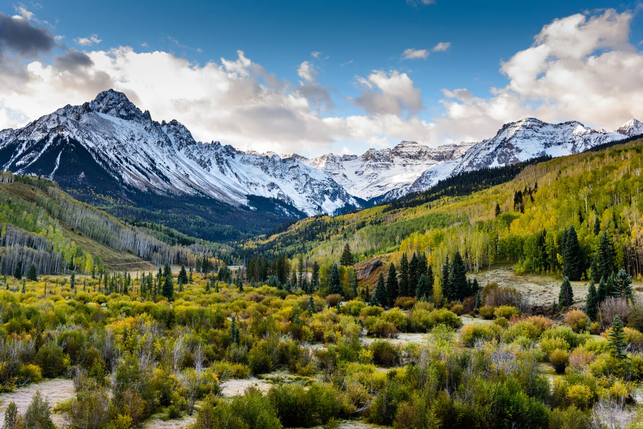 <h3 class="cms-H3-H3">12. Colorado</h3>
<br>
<br>💊 
<b>Esperanza de vida (2020): </b>78.3 años.
<br>
<br>💊 
<b>Modificación con respecto a 2019: </b>-1.7%
<br>
<br>💊 
<b>Porcentaje de personas sin seguro médico: </b>7.8%
<br>
<br>💊
<b> Población:</b> 5,684,926
<br>