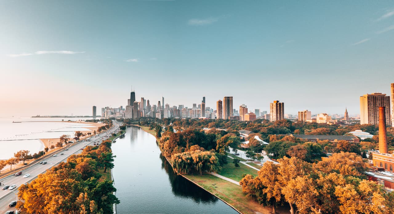 <h3 class="cms-H3-H3">8. Illinois</h3>
<br>
<br>El salario mínimo en Illinois aumentará de $12 a $13 la hora en 2023, de acuerdo con la página web del gobierno estatal. 
<br>