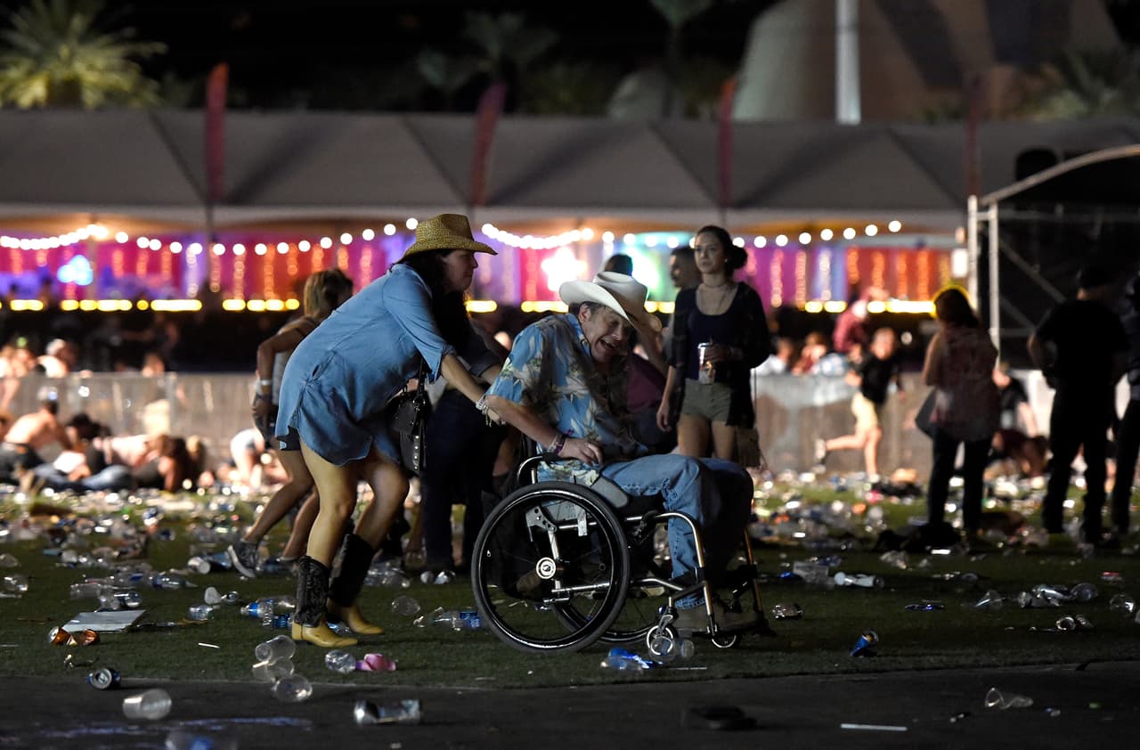 Escenas de pánico y desesperación se vivieron tras escucharse las ráfagas en el festival de música country en Las Vegas.