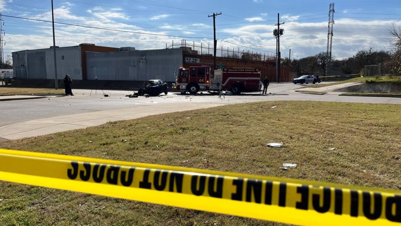 <b>A las 11:26 a.m.</b>, los equipos de rescate del DFR fueron despachados a través de una llamada al 911, la cual aún está bajo investigación por parte del Departamento de Policía de Dallas (DPD). Se informa que 
<b>al menos dos personas resultaron heridas y fueron trasladadas al hospital como resultado de ese incidente</b>.