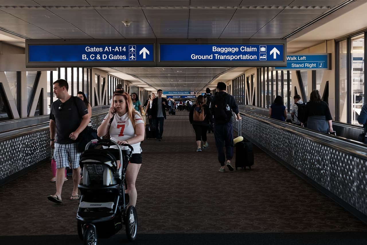 <b>5. Phoenix Sky Harbor International Airport (PHX)</b> con 132.