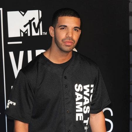 "Me dice que acababa de venir a México y tal, y me dice: 'estoy ahorita
<b> trabajando con Drake'"</b>, destacó Mijares.
<br>