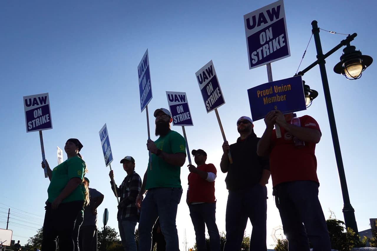 Los trabajadores, por su parte, se mantienen firmes, recalcando en la línea de huelga que aún en medio de la pandemia se mantuvieron fieles a la empresa.