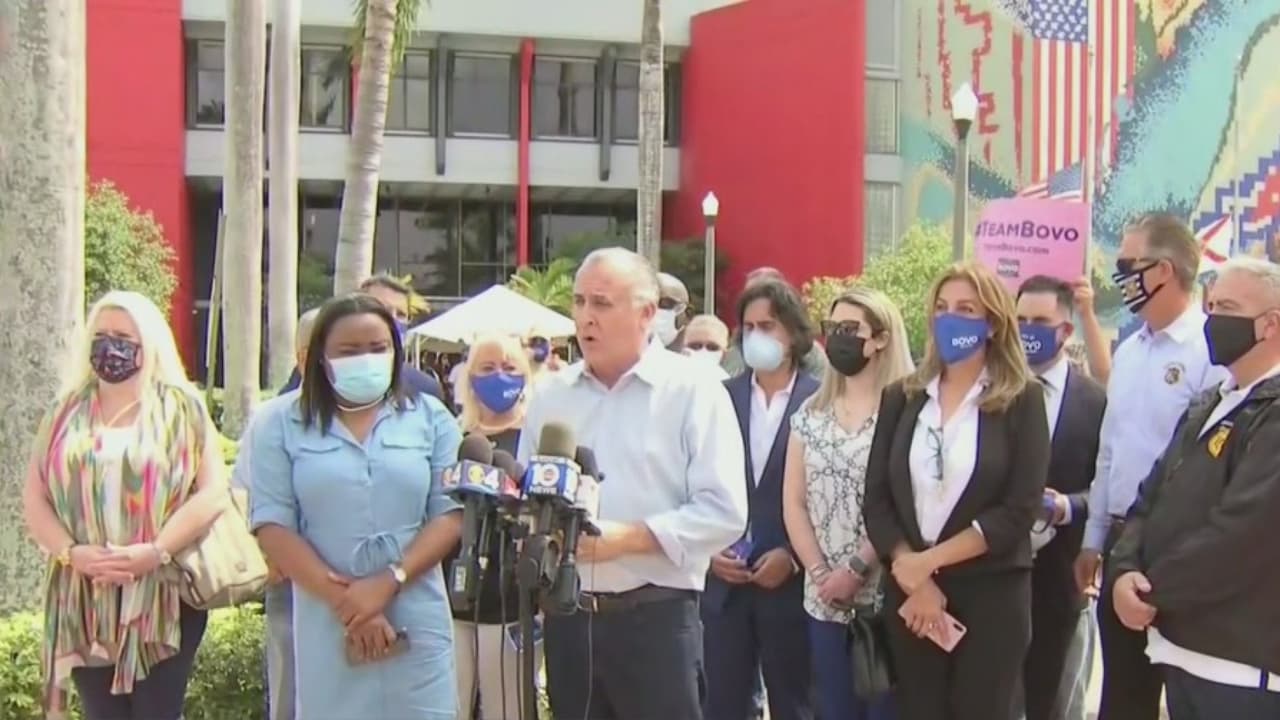 Fue en Hialeah, “la ciudad que progresa”, en donde Bovo comenzó su vida política cuando fue electo concejal.