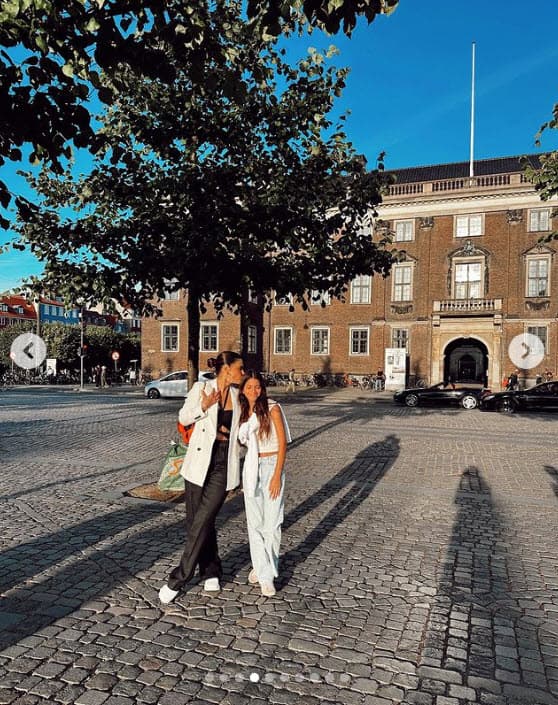 <b><a href="https://www.univision.com/famosos/carlota-sarcos-hija-chiquinquira-delgado-cena-casa-blanca-fotos" target="_blank">'Chiqui' ha gozado al lado de su hija Carlota</a></b> (13), a quien tuvo con Daniel Sarcos. 
<br>