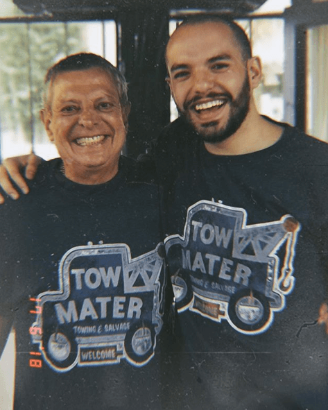 <b>César Bono </b>(Frankie Rivers) también fue uno de los papás festejados en redes sociales, su hijo 
<b>Leonardo </b>publicó esta instantánea y escribió:
<br>"Hice una ubena elección”
<br>-¿En qué?
<br>- Mi mejor amigo 
<br>
