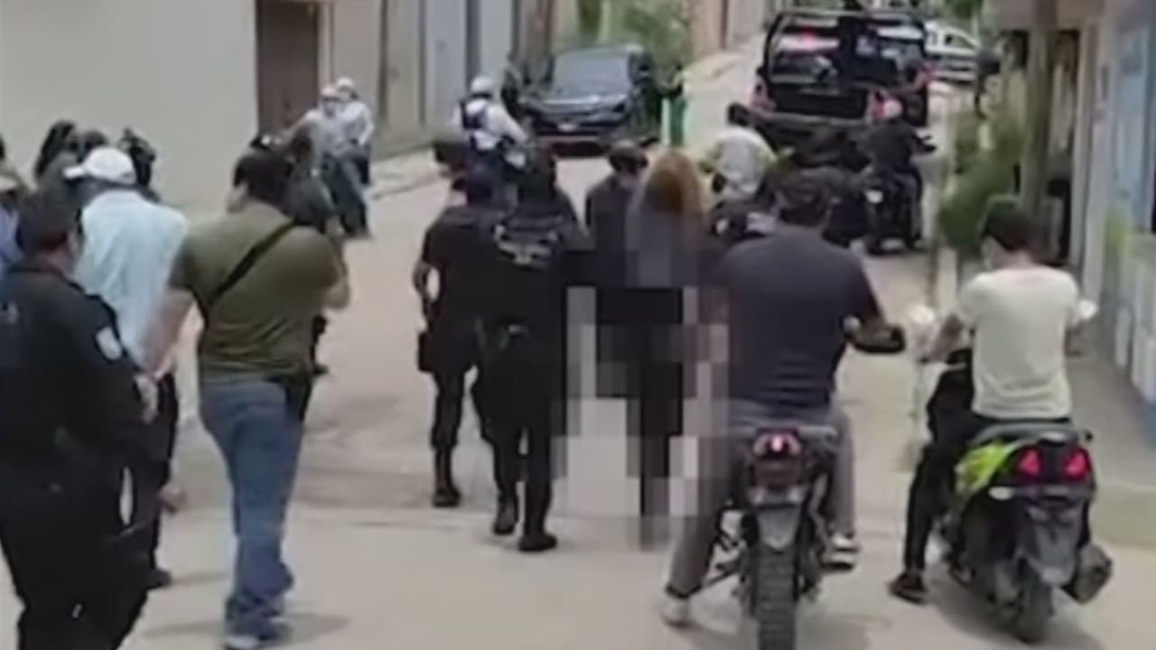 Polémica en México por mujer acusada de robo que fue exhibida desnuda en las calles