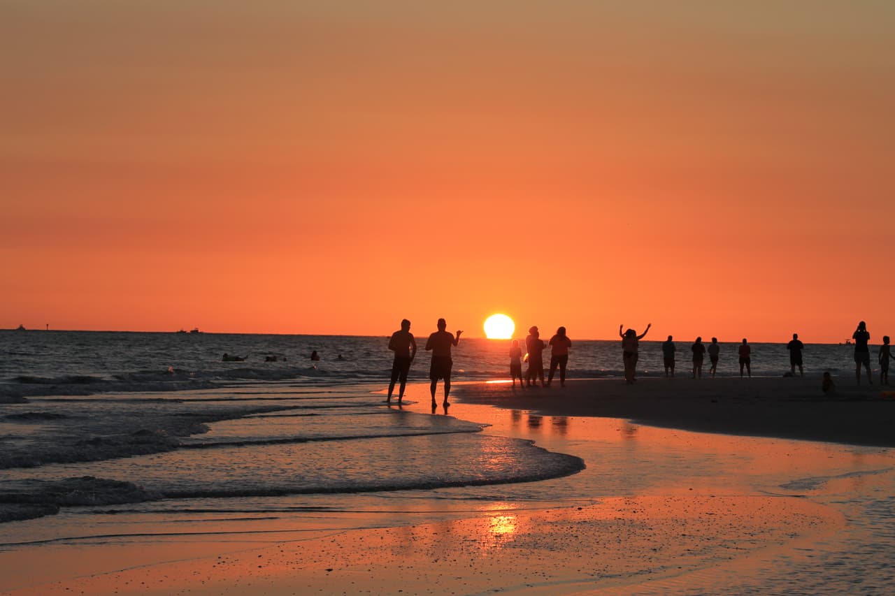 <b>Puesto 19. Treasure Island Beach, Florida. Pinellas County, Florida. </b>
<br>
<br>Hay casi cuatro millas de playas con zonas bien diferenciadas: en la mitad de la isla, una playa amplia con hoteles y zona comercial; en ambos extremos, las playas son más estrechas y más residenciales, mientras que en el extremo sur, en Sunset Beach, hay un paseo marítimo que es popular para pescar.
<br>