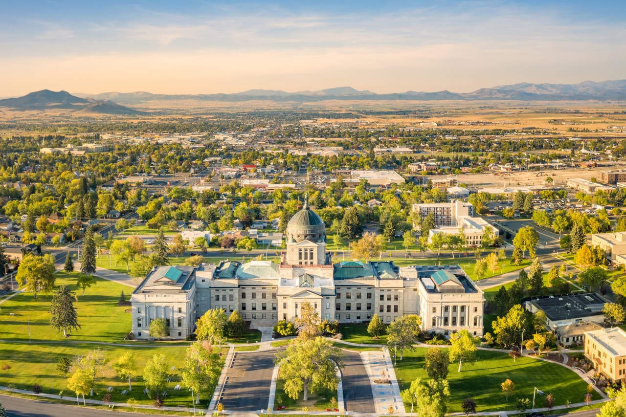 <h3 class="cms-H3-H3">14. Montana</h3>
<br>
<br>El aumento previsto para Montana, que será efectivo a partir del 1 de enero de 2023, será de $9.20 a $9.95 por hora, de acuerdo con el Departamento del Trabajo e Industria de ese estado. 
<br>