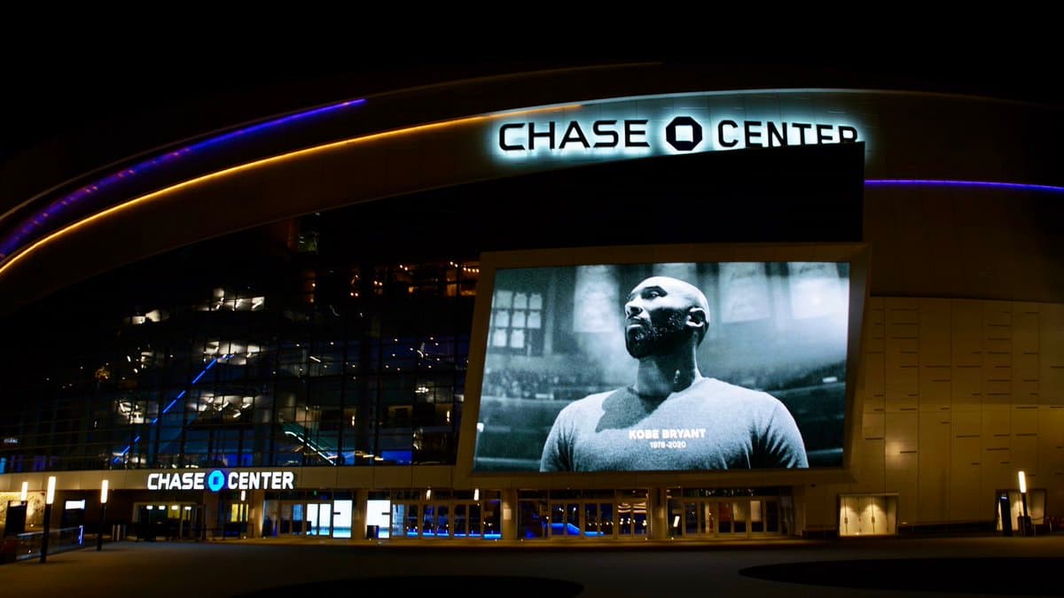 Los Golden State Warriors rinden homenaje a Kobe Bryant tras su fallecimiento en el sur de California