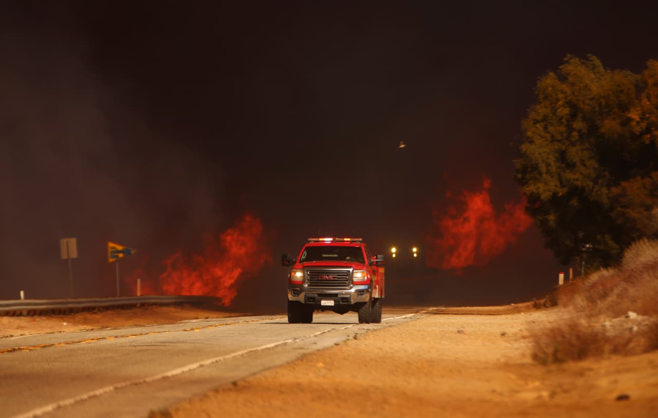 <b>Advertencia a los automovilistas</b>
<br>Se recomienda extrema precaución en la autopista 5 debido a la reducción de visibilidad ocasionada por el humo denso.