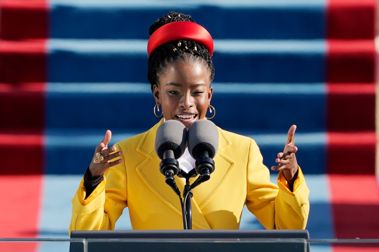 El poema que recitó Amanda Gorman previo al Super Bowl, traducido al español