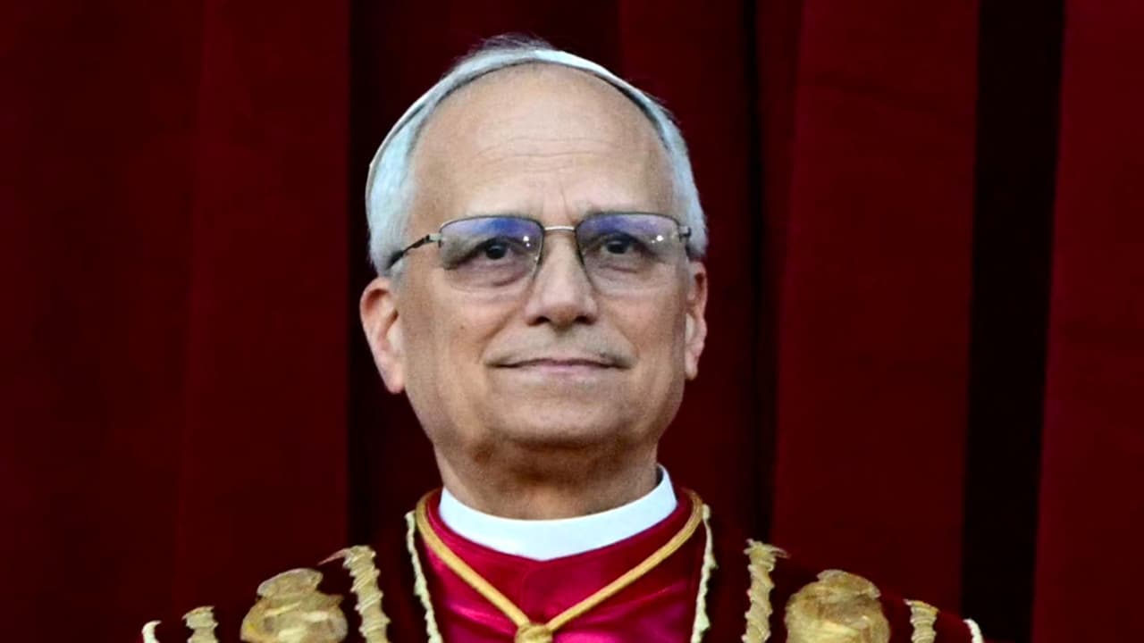 El papa León XIV, 
<b>Robert Francis Prevost, nació en Chicago, el 14 de septiembre de 1955</b>. Su niñez y juventud transcurrió en Illinos. 
<br>
<br>A continuación te presentamos una serie de lugares clave para concer a fondo al nuevo pontífice.