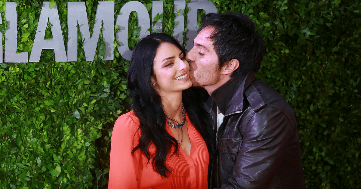Aislinn Derbez compartió una hermosa foto amamantando en la playa con un mensaje para todas las mamás