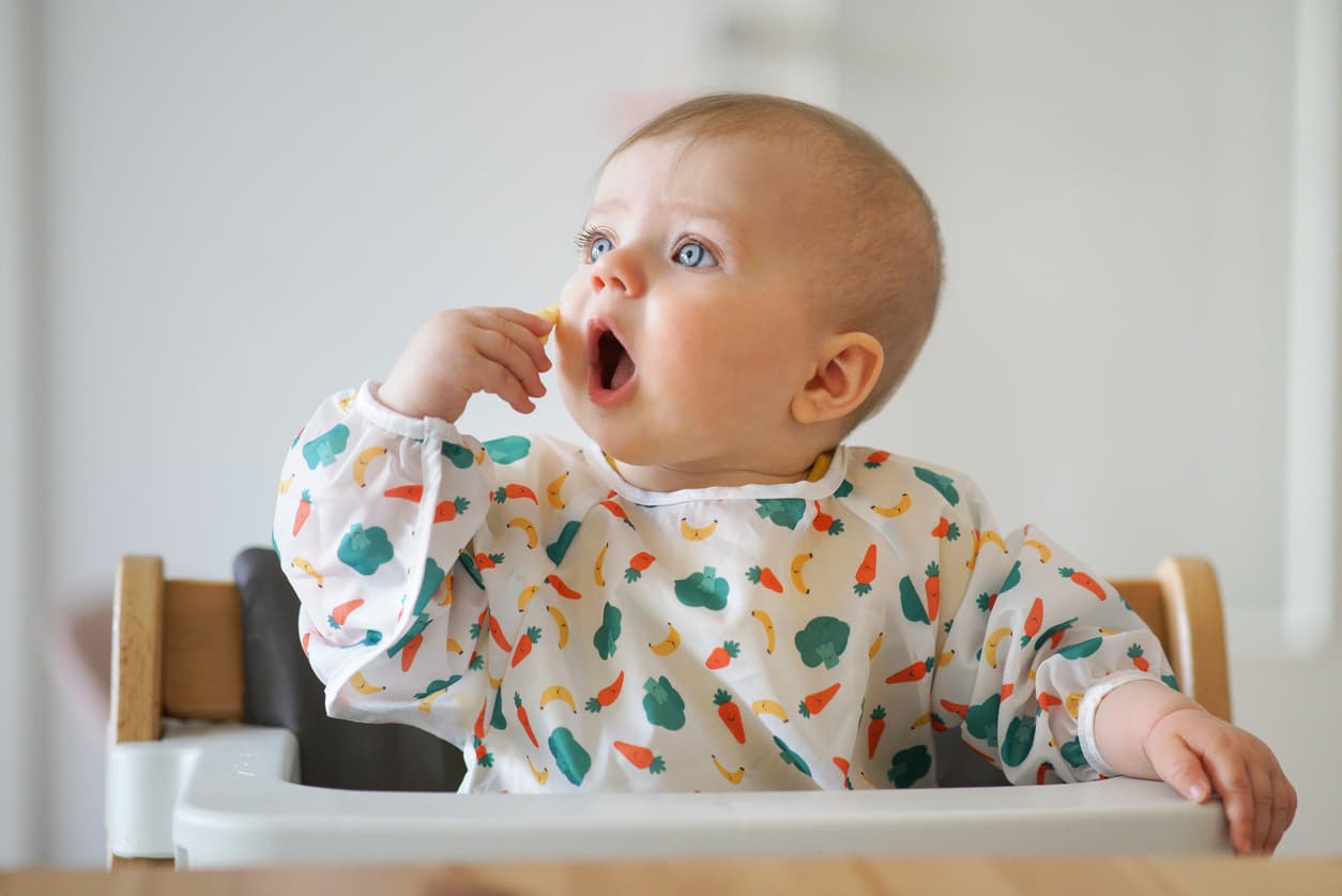 Darle té y otras cosas que son muy peligrosas para los bebés menores de 1 año