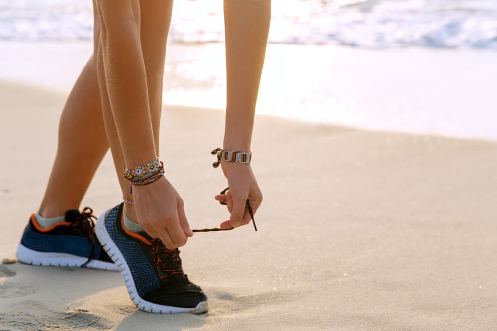 Si lo que te va es correr, quizá quieras prepararte para una maratón, un clásico en los propósitos para el Año Nuevo que ya se aproxima. Independientemente de tu edad o forma física, correr puede 
<a href="https://www.univision.com/noticias/salud/entrenar-para-una-maraton-alarga-la-vida-quiza-quieras-intentarlo-en-2020" target="_blank">ayudarte a vivir más tiempo</a>, según un estudio de 2020 que indica que 
<b>es posible revertir las consecuencias del envejecimiento en las arterias con ejercicio en solo seis meses. </b>