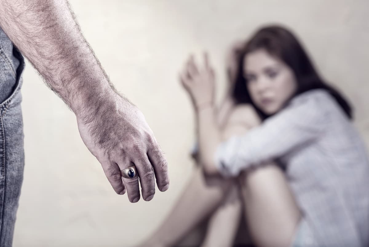 Profesor universitario convierte en esclavas sexuales a salvadoreñas que convenció para que migraran a EEUU