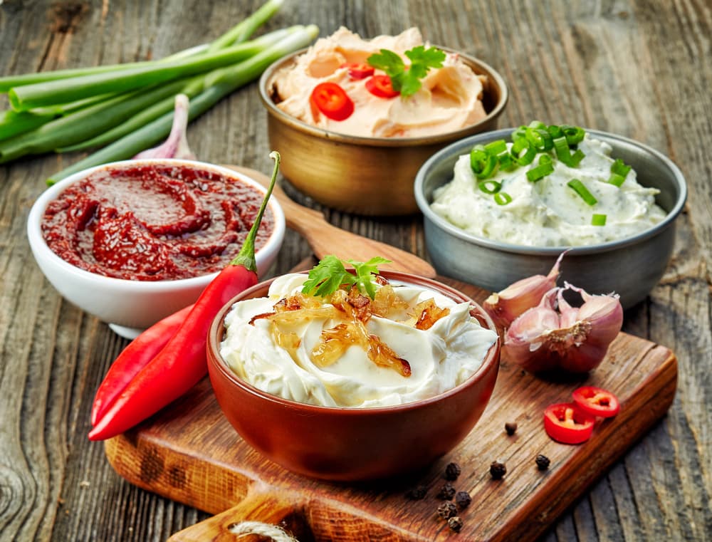 Aprende cómo hacer 2 deliciosos dips vegetarianos para darle sabor a tus snacks