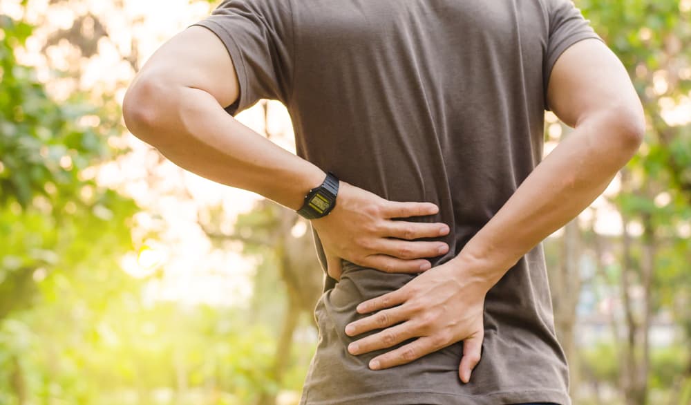 ¿Dolor en la espalda? Un médico recomienda 4 ejercicios infalibles que eliminarán el dolor