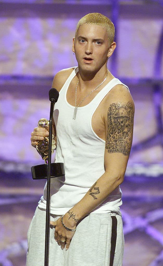 El último famoso en sumarse a la lista de teorías conspirativas es 
<b>Eminem</b>, quien estuvo a cargo del show de Medio Tiempo del Super Bowl 2022.