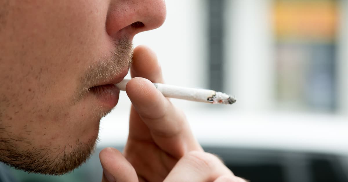 Dejar de fumar antes de los 35 años podría eliminar riesgos para la salud causados por los cigarrillos