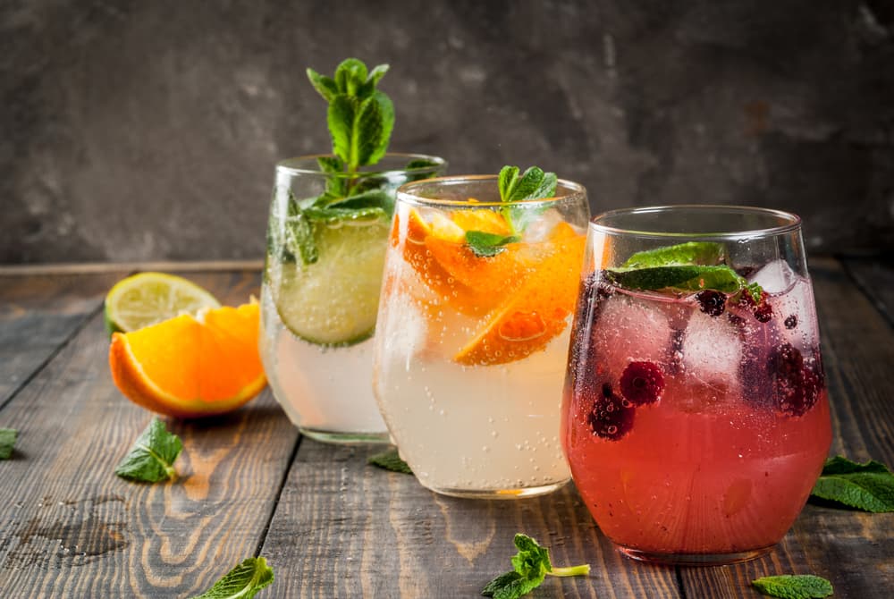 Tomar un gin tonic te puede ayudar con las arrugas y dolores articulares