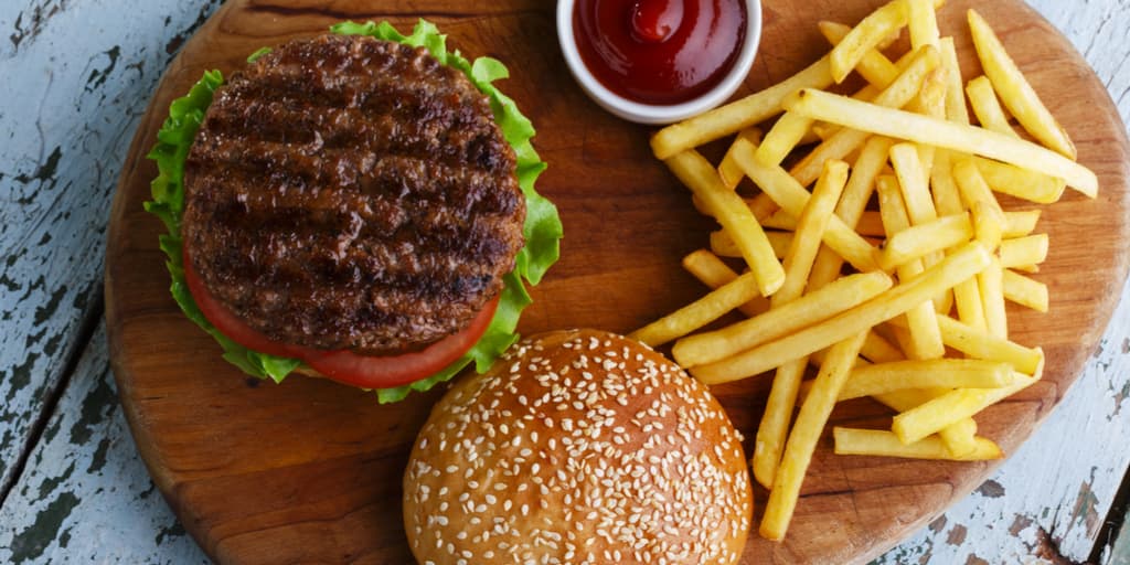 Adiós ensaladas aburridas, hola ensalada de hamburguesa ¡Es rica y llenadora!