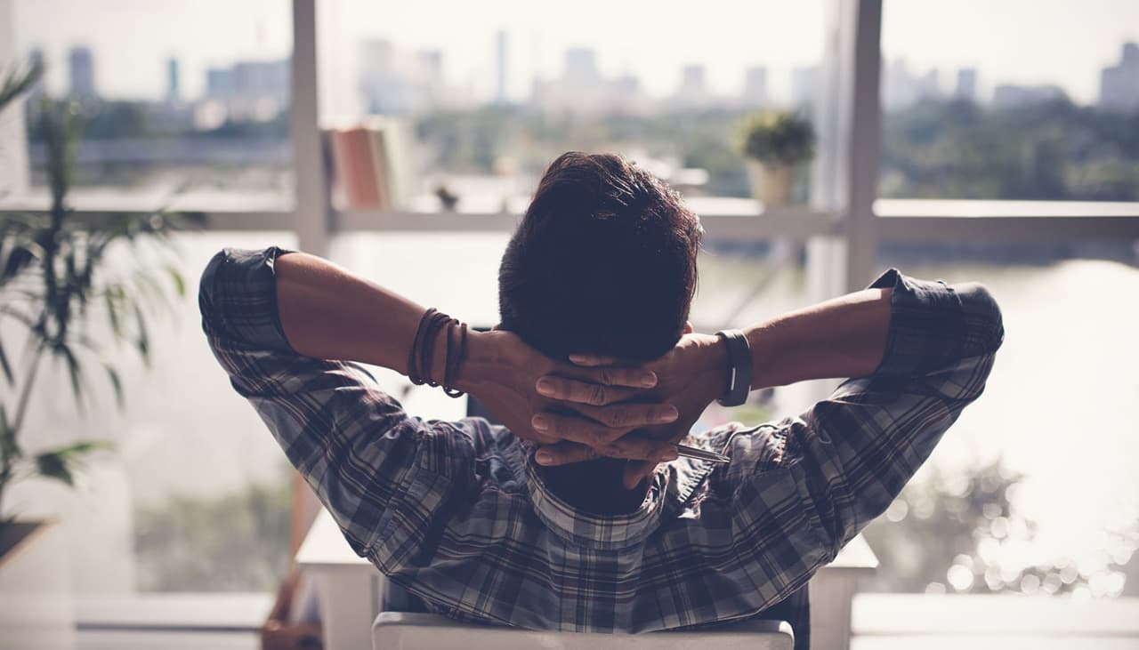 Llegar siempre tarde te hace una persona más feliz y exitosa: lo dice la ciencia