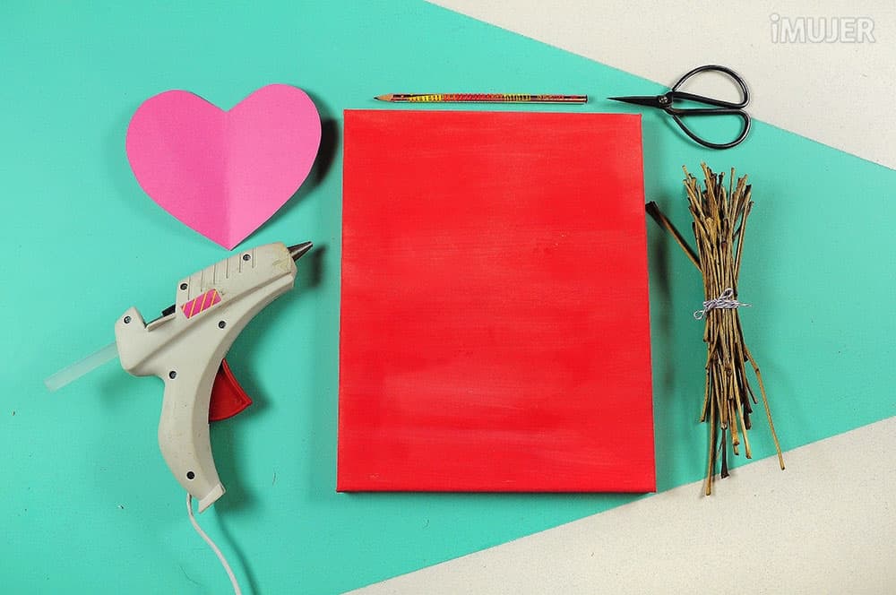 Haz un romántico cuadro con ramas