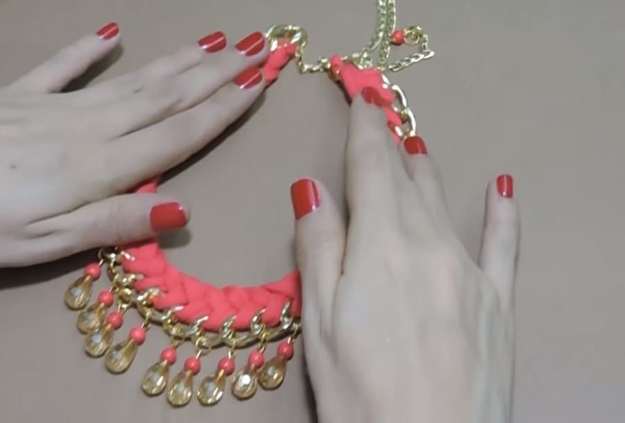 ¡Marca tendencia! Haz tu propio collar trenzado con cadena y cristales 