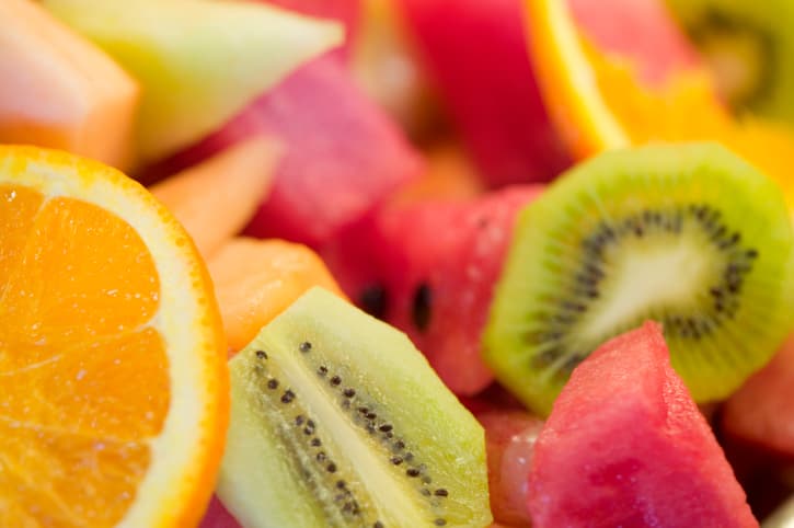 Cocinando para tu bebé: ensalada de frutas con arroz y trigo