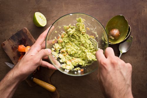Nunca había pensado que con solo agregar este ingrediente haría el guacamole más delicioso de todos